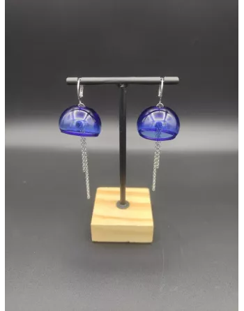 Boucle d'oreille en verre soufflée, fabriquée à la main de manière artisanale dans l'atelier de souffleur de verre