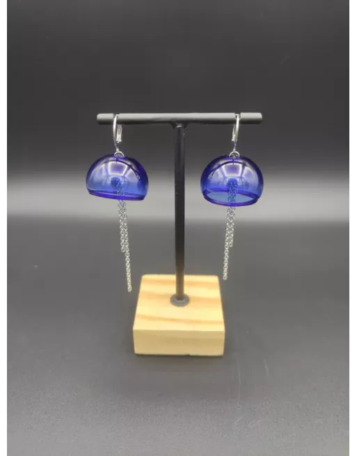 Boucle d'oreille en verre soufflée, fabriquée à la main de manière artisanale dans l'atelier de souffleur de verre