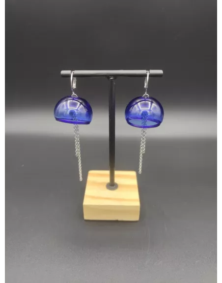 Boucle d'oreille en verre soufflée, fabriquée à la main de manière artisanale dans l'atelier de souffleur de verre