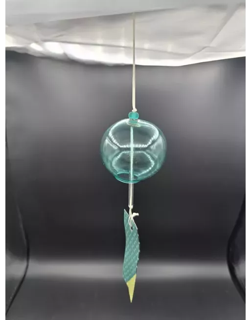 Les cloches à vent artisanales en verre se distinguent par leur élégance et leur sonorité unique. Les cloches à vent artisanales en verre se distinguent par leur élégance et leur sonorité unique.