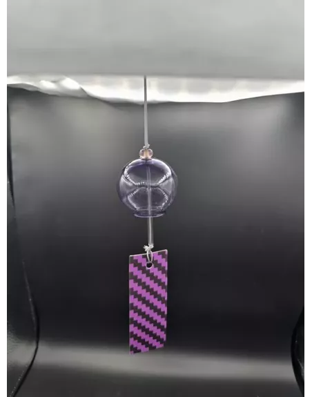 Les cloches à vent artisanales en verre se distinguent par leur élégance et leur sonorité unique.