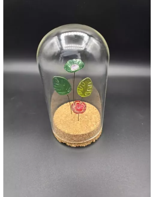 Adopter une fleur en verre sous cloche, c'est choisir une décoration durable qui ne se fane jamais. Adopter une fleur en verre sous cloche, c'est choisir une décoration durable qui ne se fane jamais.